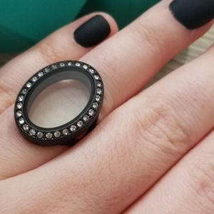 🦉VHTF Black Locket Ring